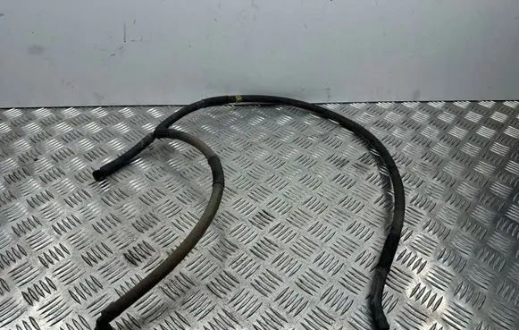 Coolant pipe/hose