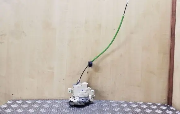 Audi TT TTS Mk2 Front door lock 8J2837015A