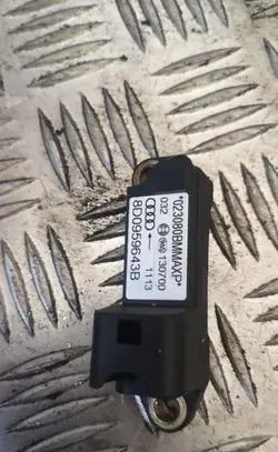 Audi A4 S4 B5 8D Airbag deployment crash/impact sensor 8d0959643b