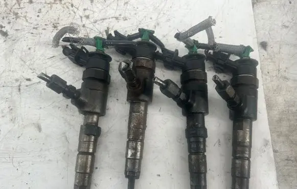 Peugeot 308 Fuel injectors set 0445110340 870692