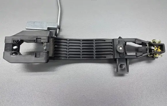 Mazda 3 III Front door exterior handle/bracket 