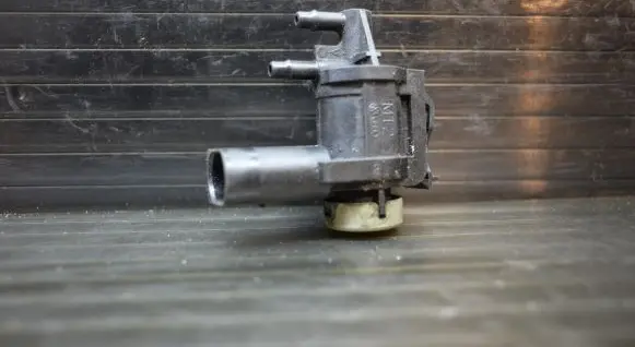 Volkswagen Caddy Turbo solenoid valve 1K0906283