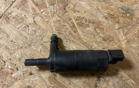 Ford Focus Windscreen/windshield washer pump 5W9313K082