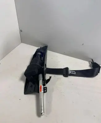 Volvo V70 Front seatbelt 39865061