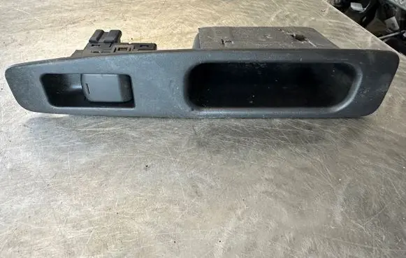 Nissan Qashqai Electric window control switch 25411BR00A