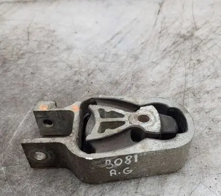 Ford Mondeo MK IV Engine mount bracket 8G916P082AB