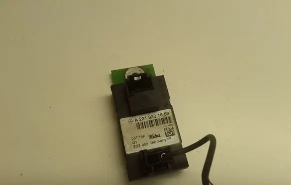 Mercedes-Benz S W221 Aerial antenna amplifier A2218201889