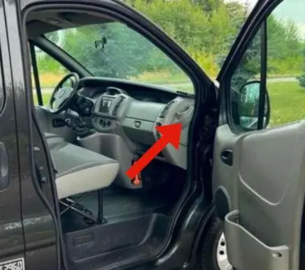 Opel Vivaro Cup holder 8200003557 7730