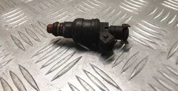 Audi A4 S4 B5 8D Fuel injector 058133551A