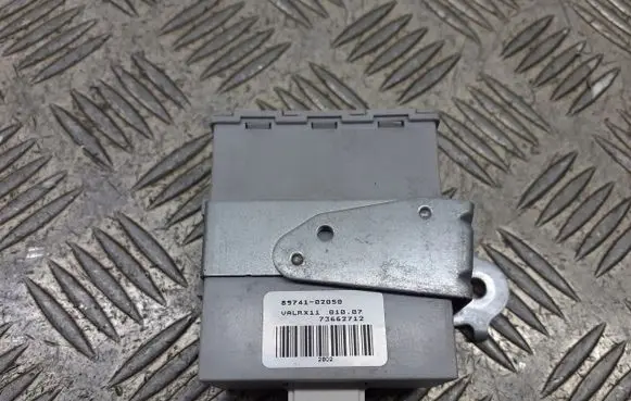 Toyota Corolla E120 E130 Door central lock control unit/module 89741-02050