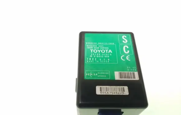 Toyota Avensis T270 Door control unit/module 8974005070