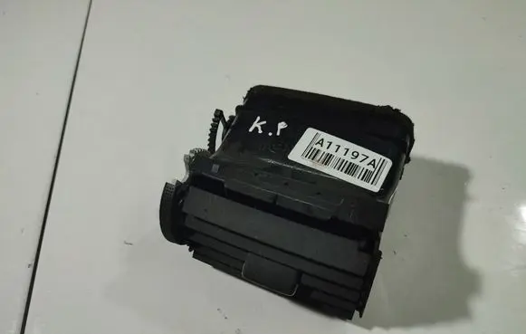 Toyota Avensis T250 Dash center air vent grill 