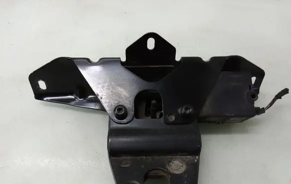 BMW 5 E60 E61 Tailgate window lock/catch/latch 7071594