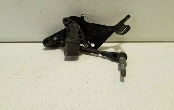 Audi e-tron Rear air suspension level height sensor 47945JD000 4M0907503