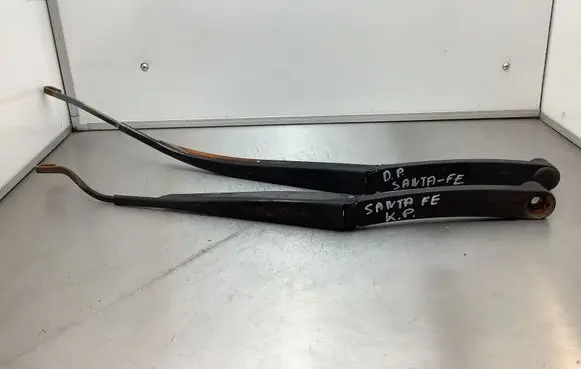 Hyundai Santa Fe Front wiper blade arm 