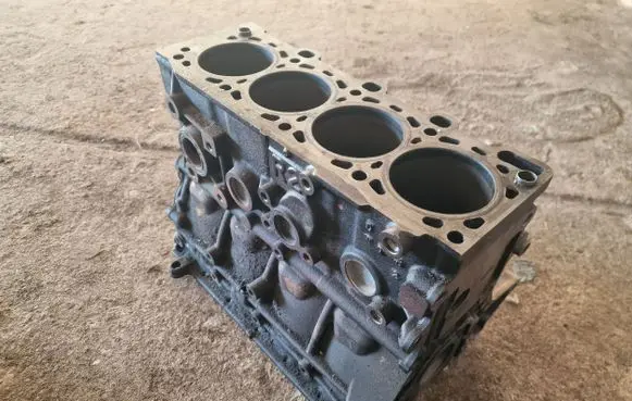 Mazda CX-7 Engine block 