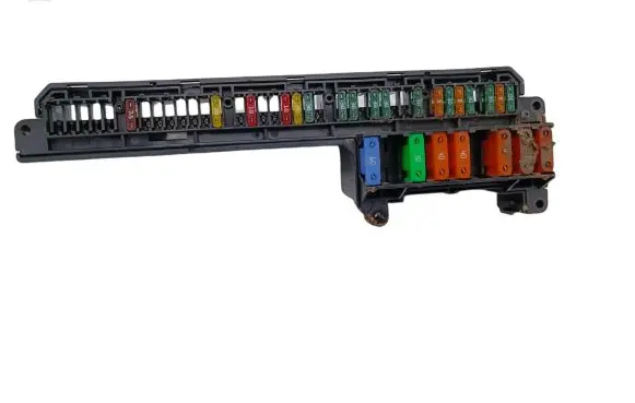 BMW 5 E60 E61 Fuse module 15713290