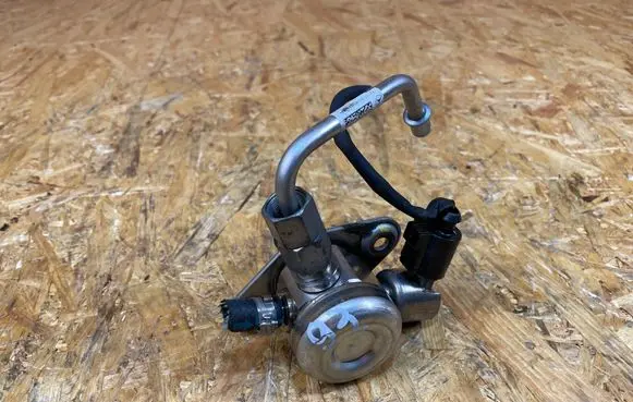 Mercedes-Benz C W205 Fuel injection high pressure pump A2740700501 274920