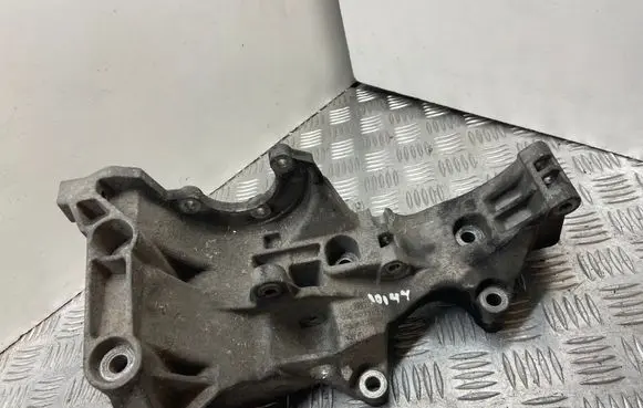 Audi A4 S4 B7 8E 8H Engine mounting bracket 036903143D