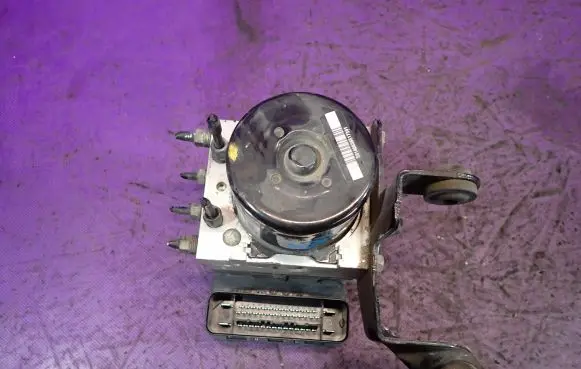 Mazda 3 II ABS Pump 8V61-2C405-AF