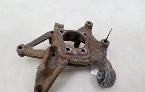 Rear wheel hub spindle/knuckle