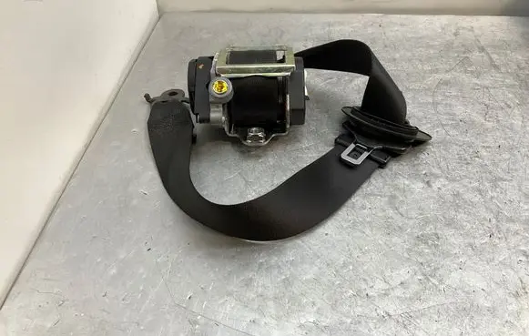 BMW 5 F10 F11 Front seatbelt 618120900 010L0000