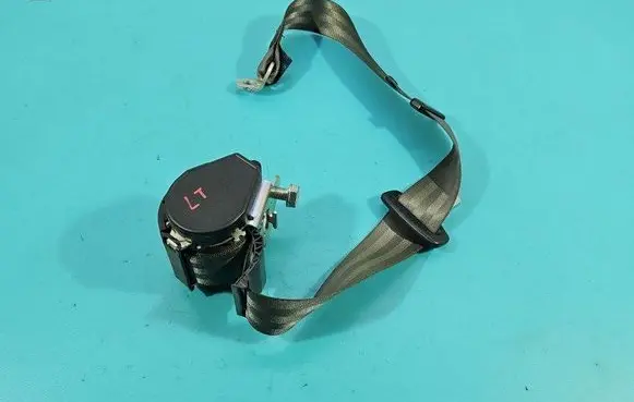 Rear seatbelt