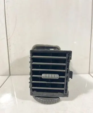 Nissan X-Trail T30 Dash center air vent grill E6475171 68751EQ000