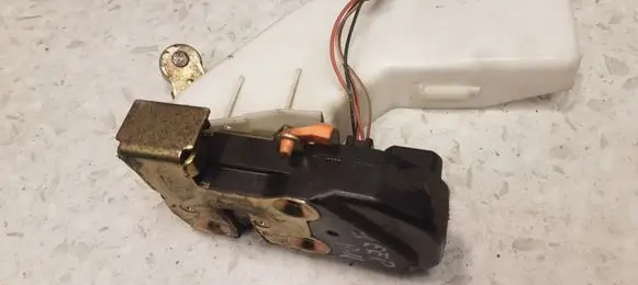 Jeep Cherokee Front door lock