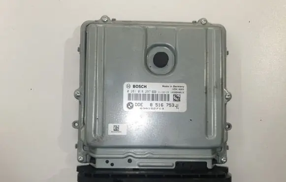 BMW 5 F10 F11 Engine control unit/module 8516753 0281018297