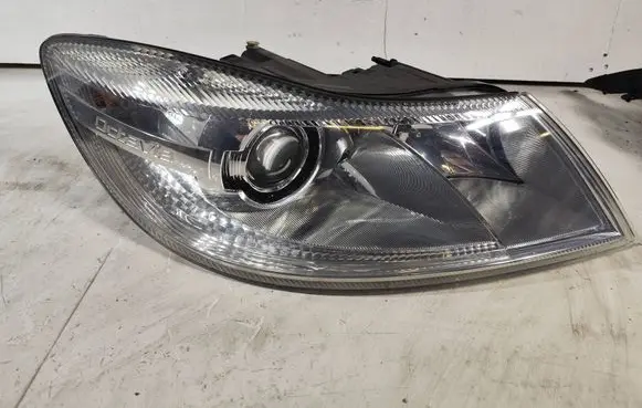 Skoda Octavia Mk2 (1Z) Headlight/headlamp 1Z2941016G 1ZL24705208