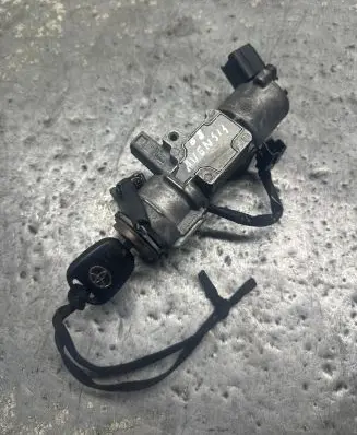 Toyota Avensis T250 Ignition lock 736661A