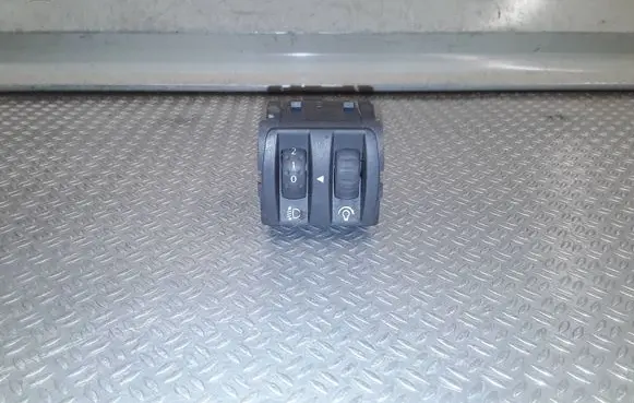 Renault Twingo II Headlight level height control switch 8200095495B