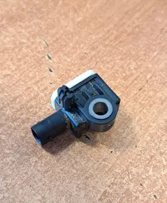 Mercedes-Benz A W176 Airbag deployment crash/impact sensor A1668210151 56054085AA