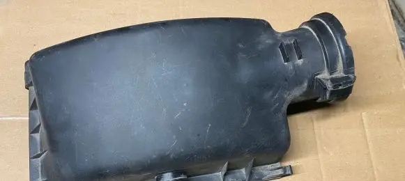 BMW 7 E65 E66 Air filter box cover 9877408