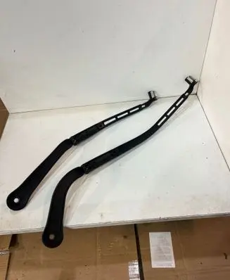 Front wiper blade arm