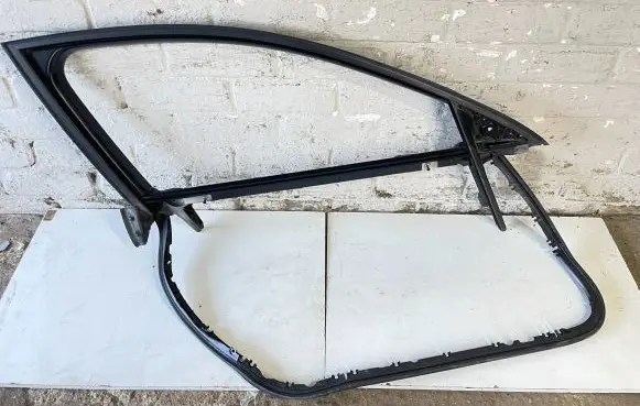 Audi A6 S6 C6 4F Front door window/glass frame 4F0837630