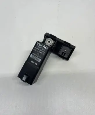 Volkswagen Touran I Glow plug pre-heat relay 038907281D PA66GF30 51299023A