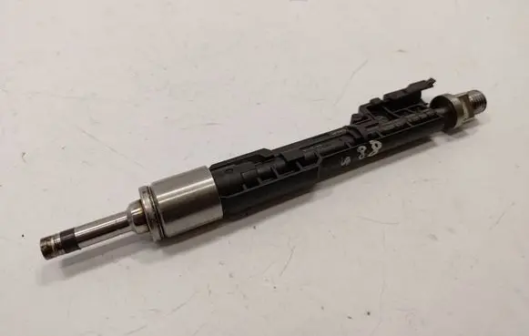 BMW 5 F10 F11 Fuel injector 13647639994