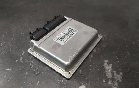 Audi A4 S4 B5 8D Engine control unit/module 8D0907557S 0261204183