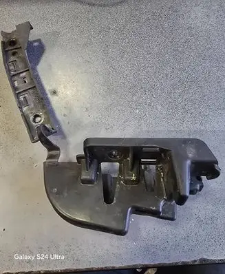 Citroen Berlingo Bumper support mounting bracket corner P0014578