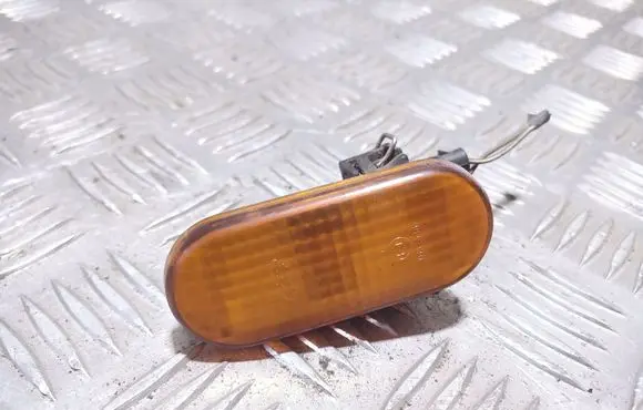 Volkswagen PASSAT B4 Front fender indicator light 3A0949117A