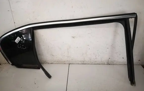 Volkswagen PASSAT B6 Rear vent window glass AS2