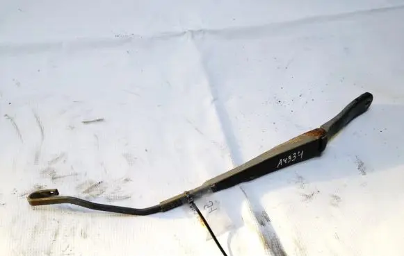 Front wiper blade arm