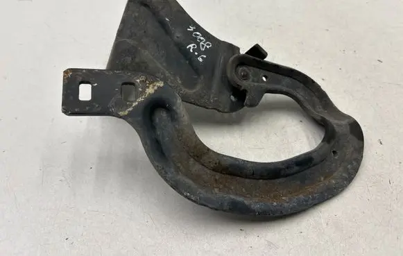 Tailgate/trunk/boot hinge