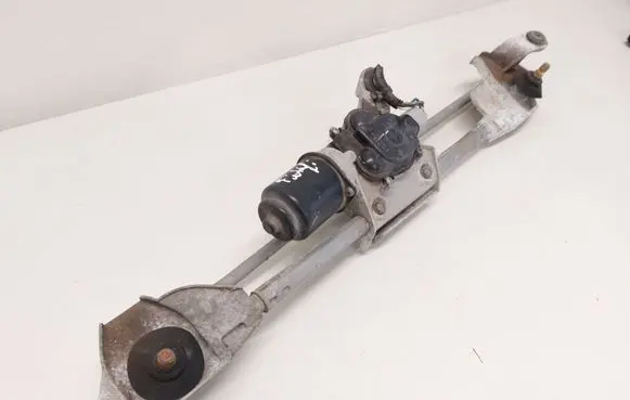 Nissan Pathfinder R51 Front wiper linkage and motor