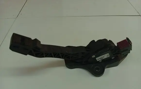 KIA Sorento Accelerator throttle pedal 