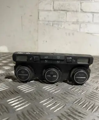 Volkswagen PASSAT B6 Climate control unit 74677512