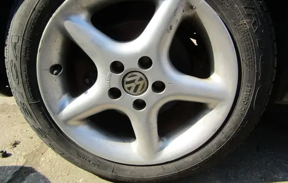 Volkswagen Polo IV 9N3 R12 alloy rim 