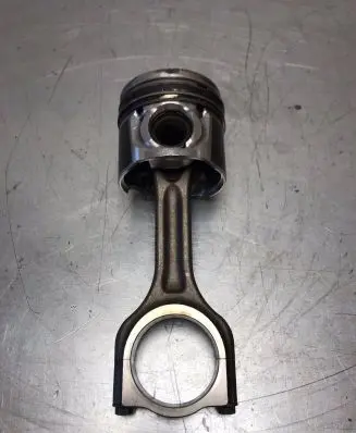 Ford Focus Piston with connecting rod 73L61